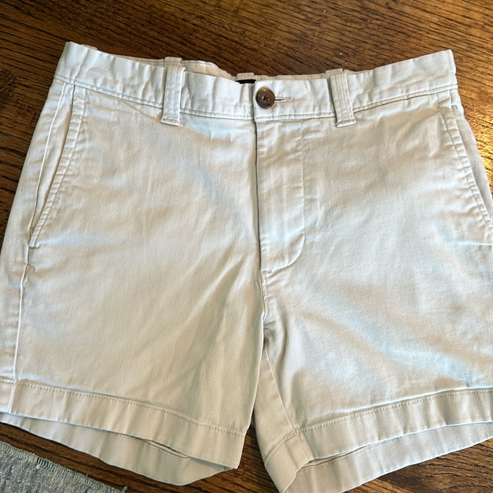 Jcrew men’s flex Chino shorts Stone, waist size 29, 5 inch inseam